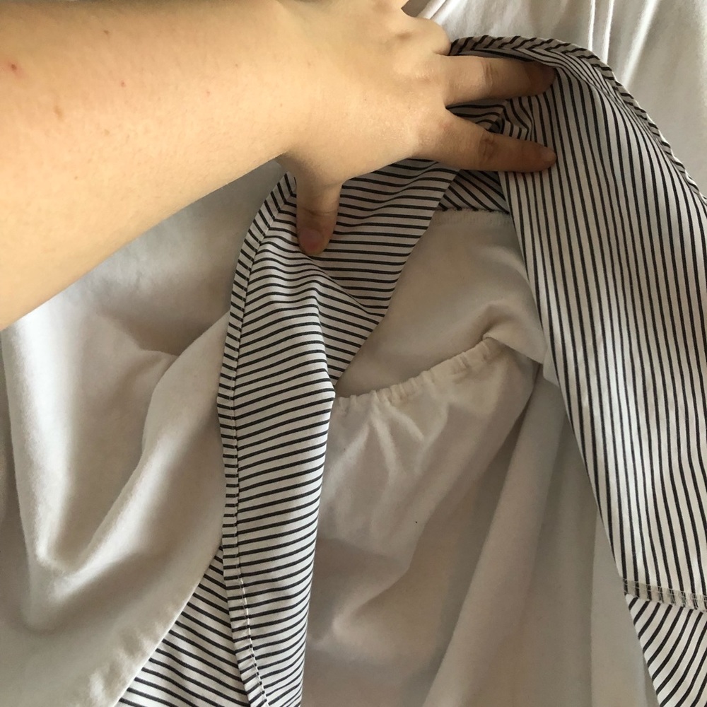 Ruffled nursing top - Picture 2 of 3